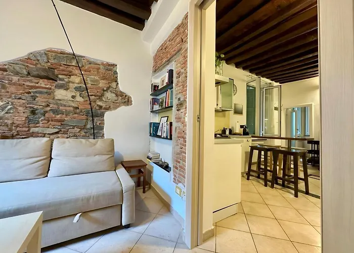 Near Aquarium - Historic Centre & Old Port